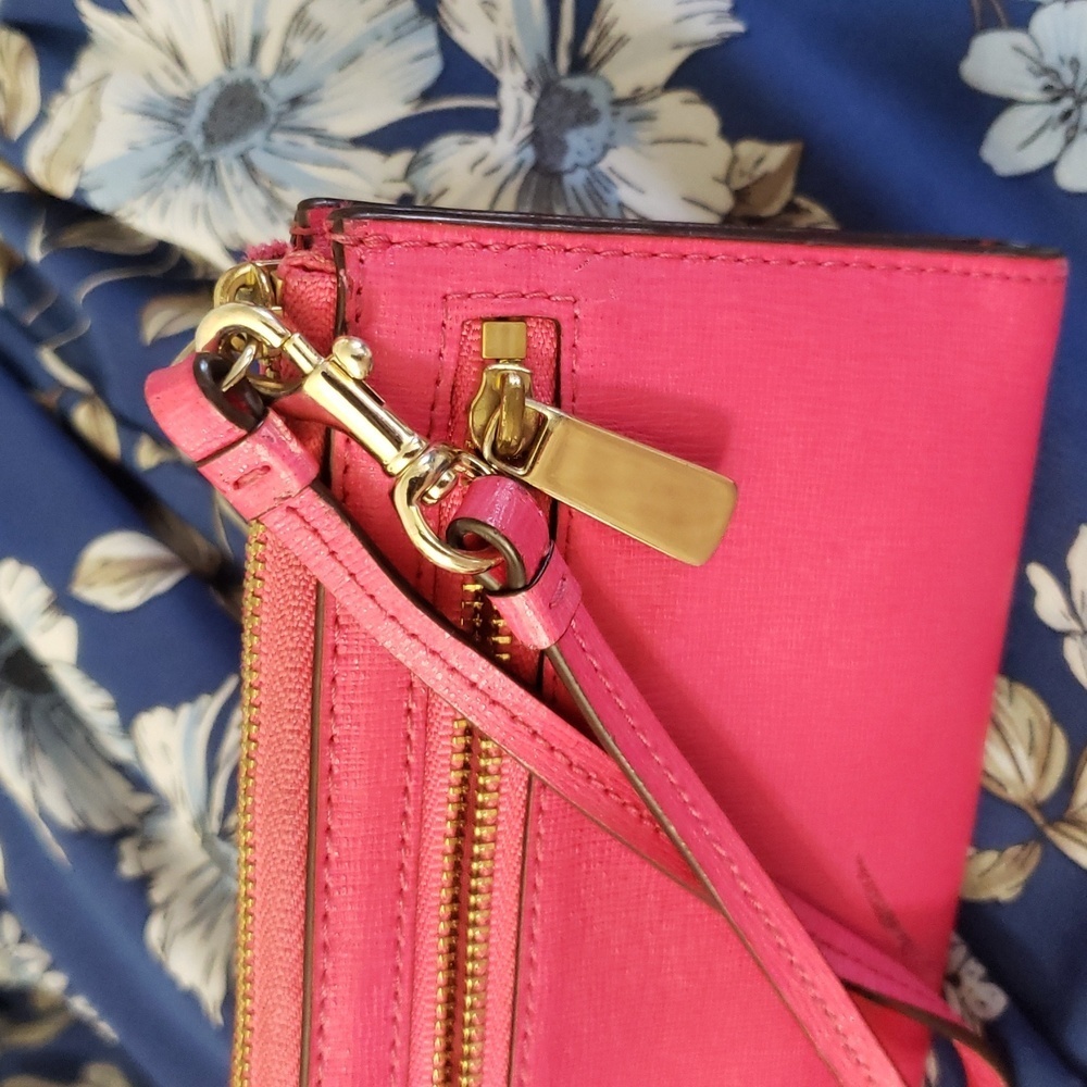 Coach Wristlet – Pretty in pink - Picture 6 of 8
